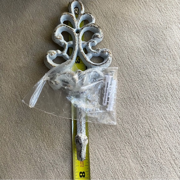 Quality Set Of 3 Iron Wall Hooks New With Install Hardware - Picture 14 of 14